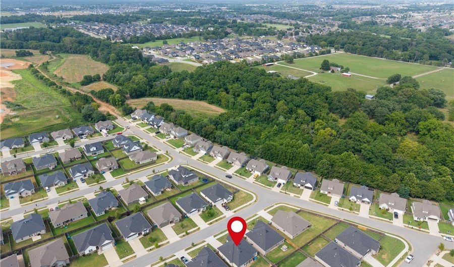 5805 SW Macasin Ave, Bentonville, AR 72713 - 4 Beds, 2 Bath