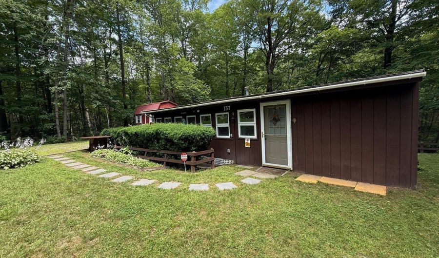 137 Sherwood Dr, Becket, MA 01223 - 1 Beds, 1 Bath