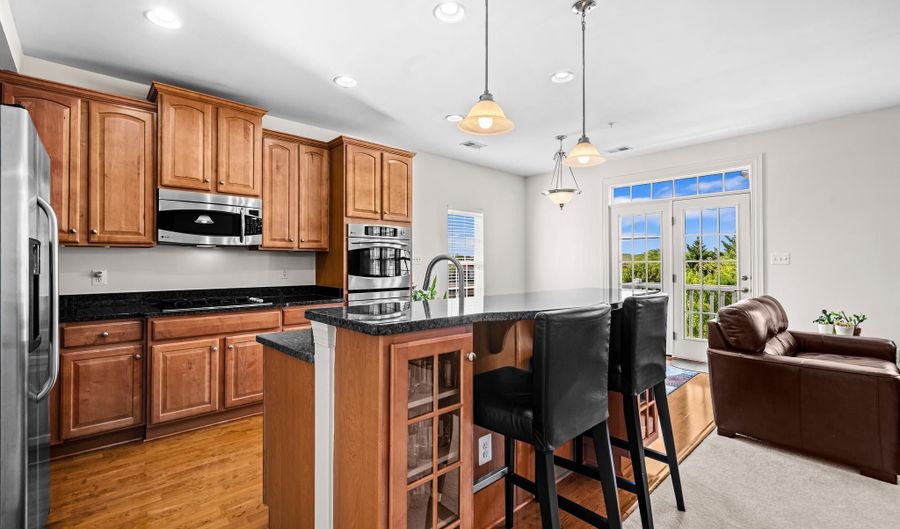 5725 CALLCOTT Way P, Alexandria, VA 22312 - 3 Beds, 3 Bath