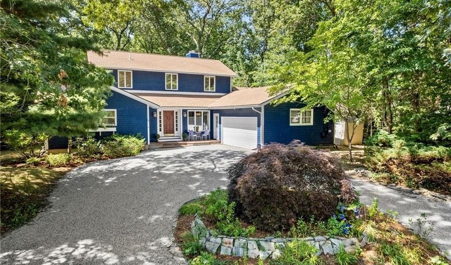 6 North Ln, Barrington, RI 02806 - 4 Beds, 3 Bath