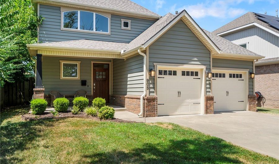 905 N Main St, Bentonville, AR 72712 - 3 Beds, 3 Bath