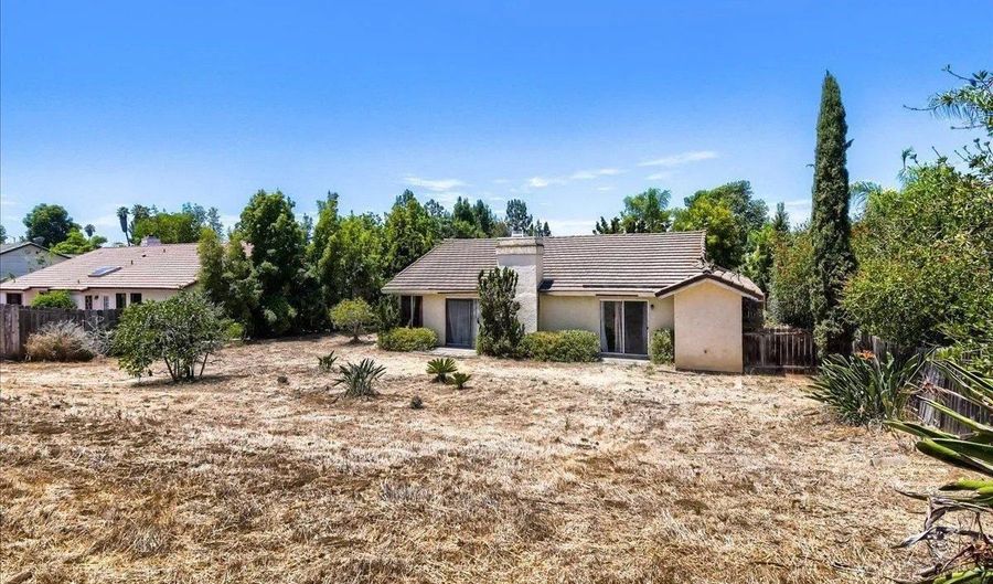 1555 Del Mar Rd, Oceanside, CA 92057 - 3 Beds, 2 Bath