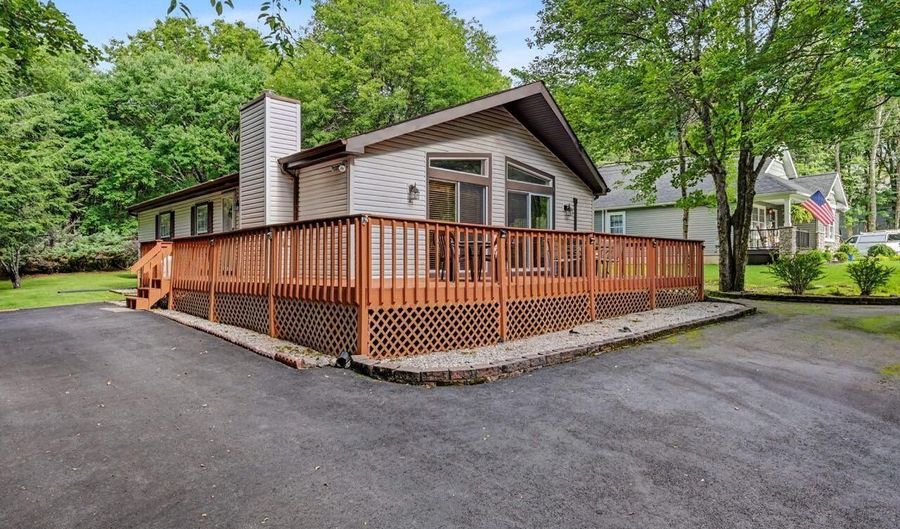 160 Ginsburg Cir, Albrightsville, PA 18210 - 3 Beds, 2 Bath