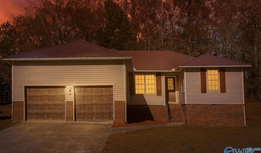 1028 Lakeview Ln NW, Arab, AL 35016 - 4 Beds, 3 Bath