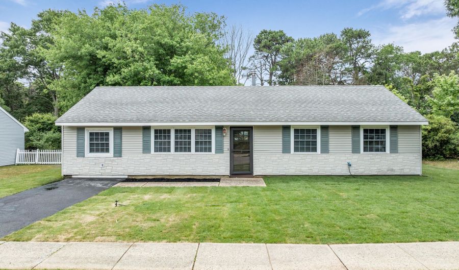 23 Georgetown Blvd, Barnegat, NJ 08005 - 4 Beds, 2 Bath
