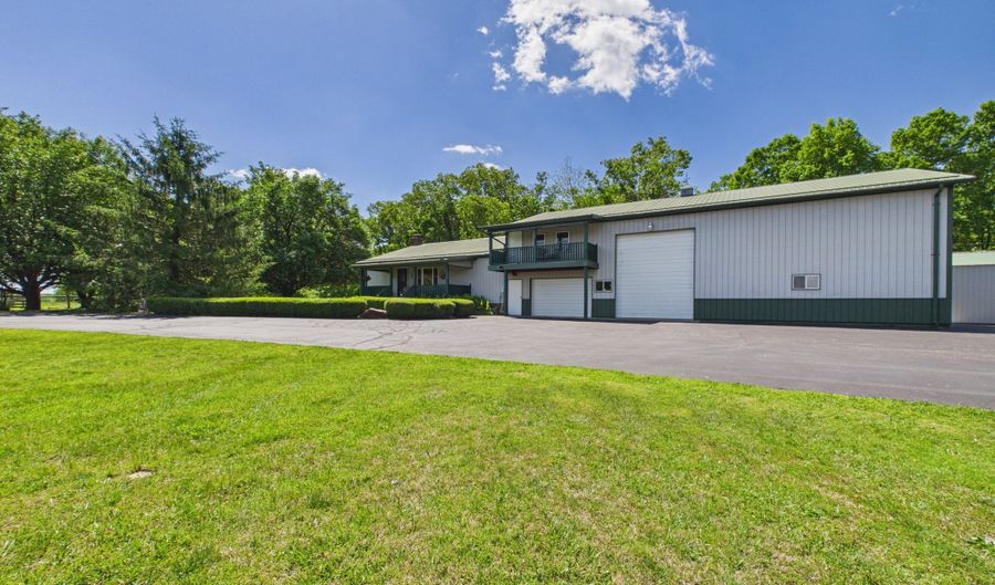 8052 E Ash Rd, Bloomfield, IN 47424 - 2 Beds, 3 Bath