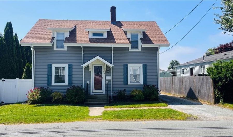 105 Bliss Rd, Newport, RI 02840 - 2 Beds, 2 Bath