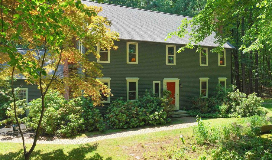 11 Nathan Lord Rd, Amherst, NH 03031 - 5 Beds, 4 Bath