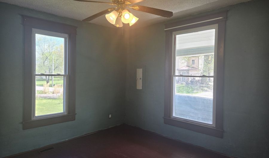 111 N Poplar St, Amboy, IN 46911 - 5 Beds, 2 Bath
