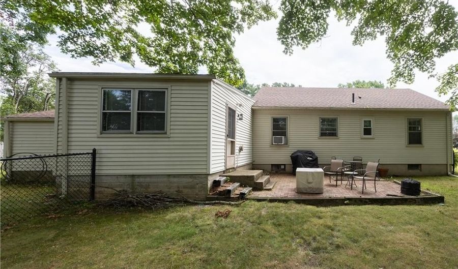 7 New Clark Rd, Cumberland, RI 02864 - 3 Beds, 1 Bath