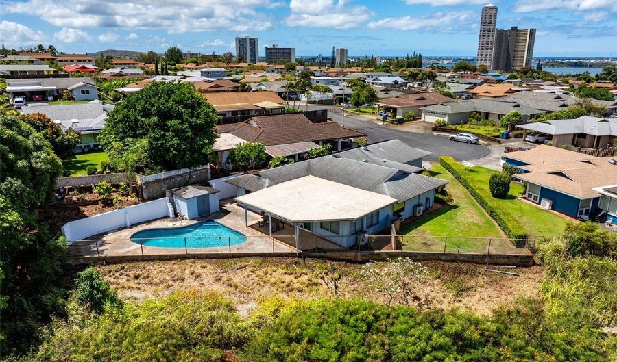98-042 Puaalii Way, Aiea, HI 96701 - 4 Beds, 2 Bath