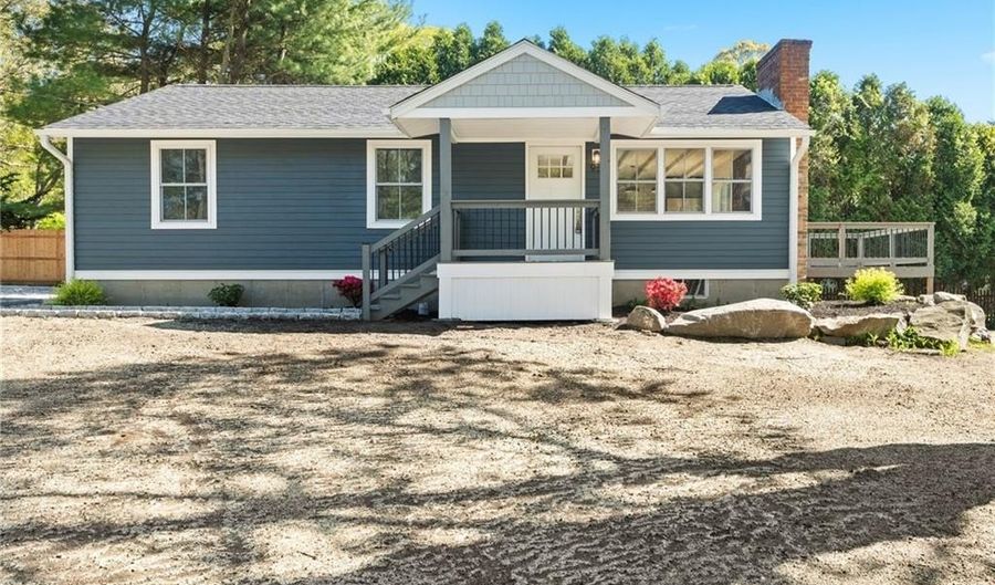 95 Capstan St, Jamestown, RI 02835 - 2 Beds, 1 Bath