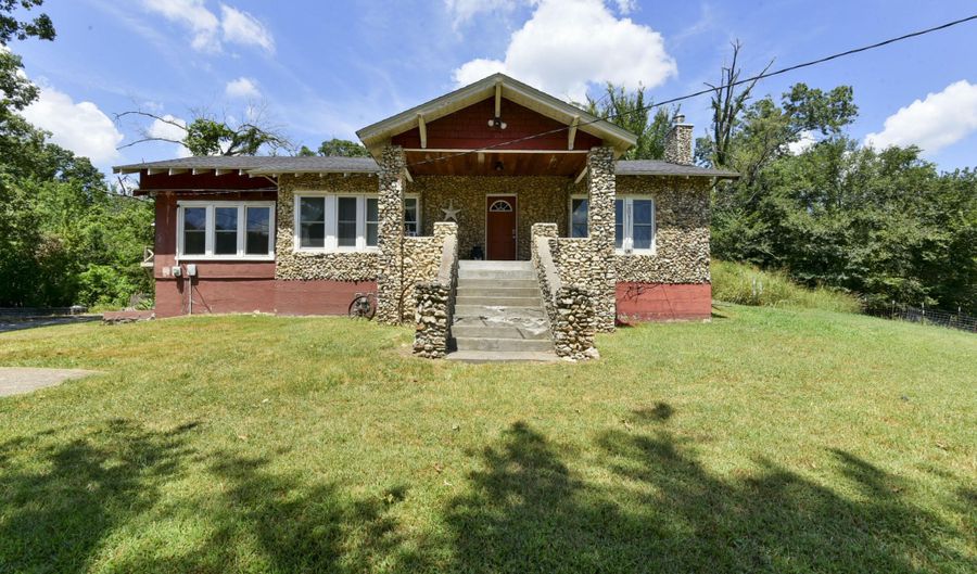 802 W Highway 76, Anderson, MO 64831 - 3 Beds, 2 Bath
