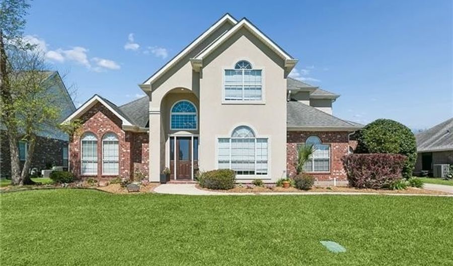 209 POINSETTIA Dr, Belle Chasse, LA 70037 - 4 Beds, 4 Bath