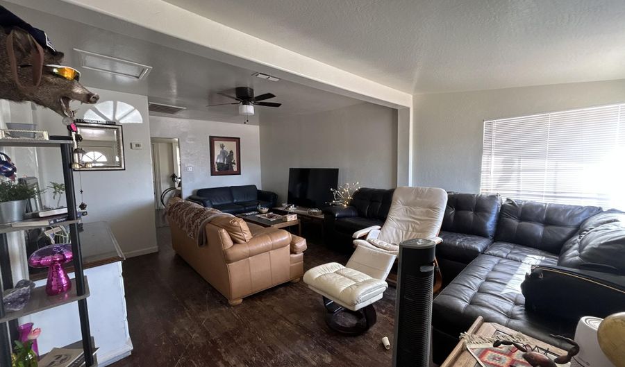 1010 N PARK Ave, Casa Grande, AZ 85122 - 2 Beds, 1 Bath