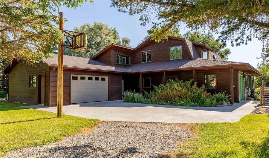 8 Mountain View Dr, Cody, WY 82414 - 3 Beds, 2 Bath