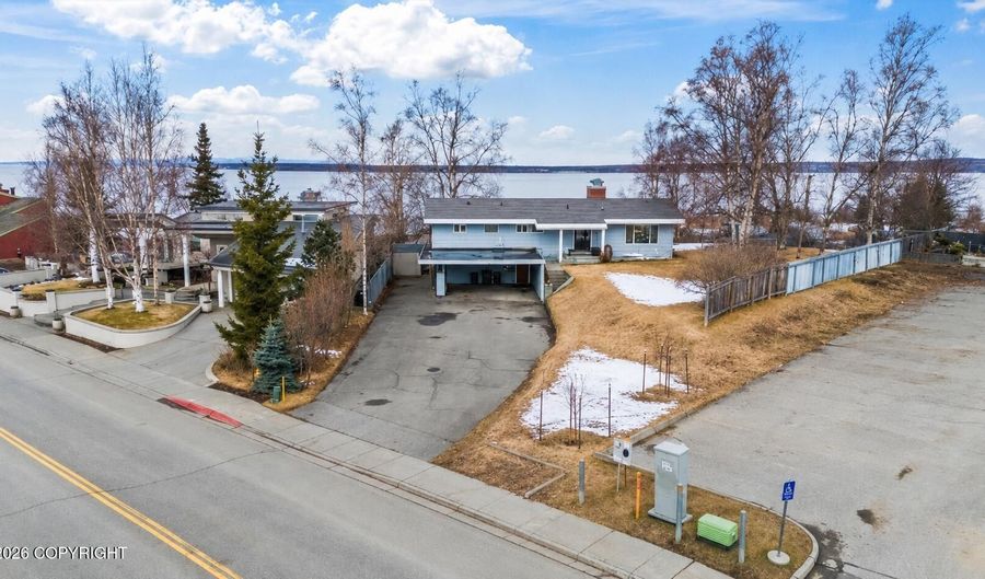1401 W 9th Ave, Anchorage, AK 99501 - 5 Beds, 3 Bath