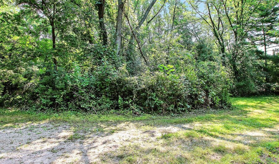 24952 W Island Dr, Antioch, IL 60002 - 3 Beds, 2 Bath