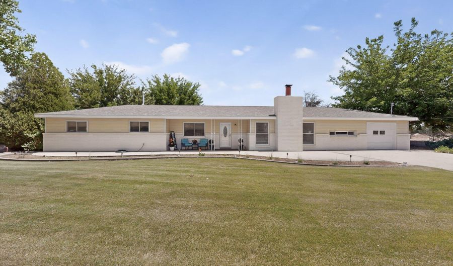 430 Abo Rd, Bosque Farms, NM 87068 - 4 Beds, 2 Bath