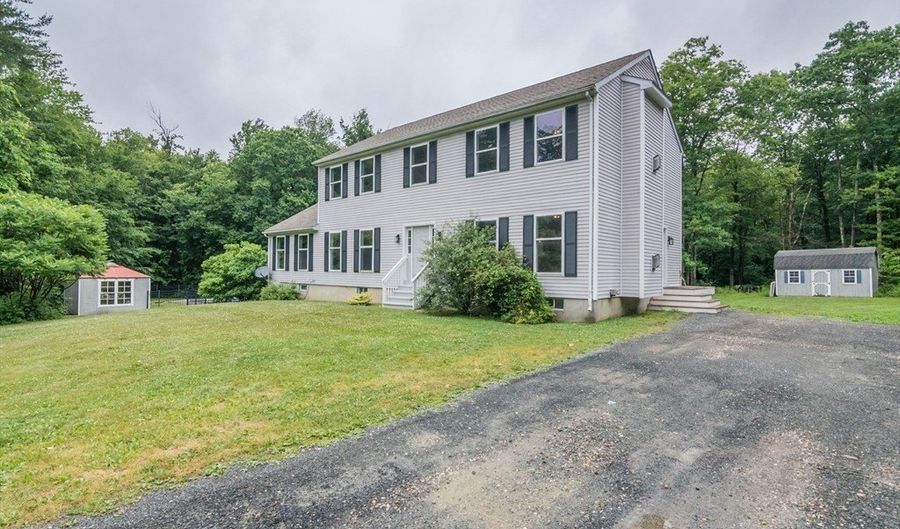 27 South St, Blandford, MA 01008 - 3 Beds, 3 Bath