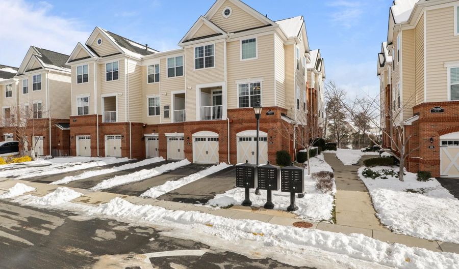 23276 SOUTHDOWN MANOR Ter 117, Ashburn, VA 20148 - 2 Beds, 3 Bath