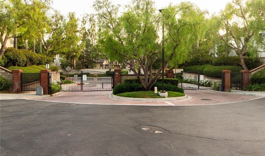 27 LARKMEAD, Aliso Viejo, CA 92656 - 4 Beds, 3 Bath
