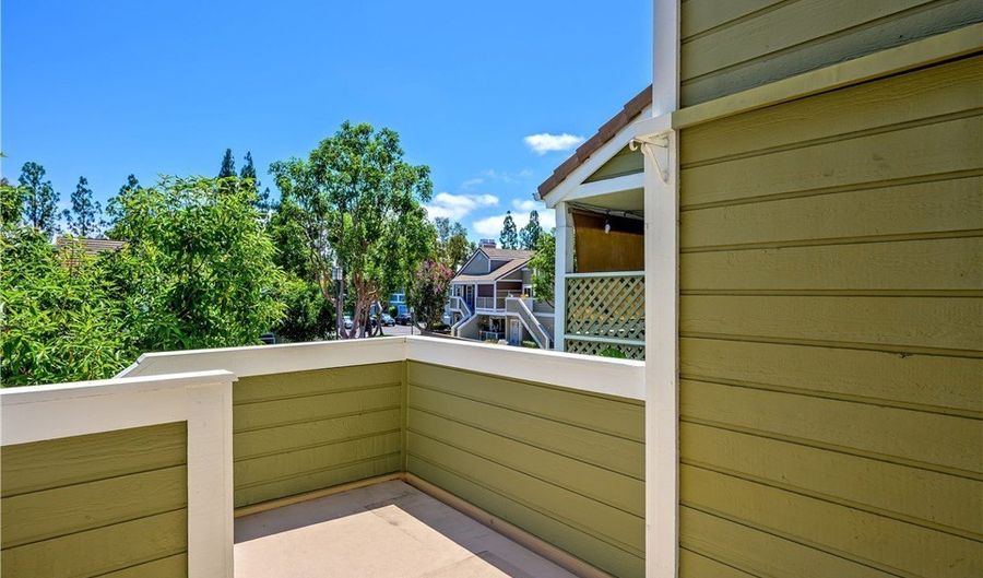 25 Clover Ln 359, Aliso Viejo, CA 92656 - 2 Beds, 2 Bath