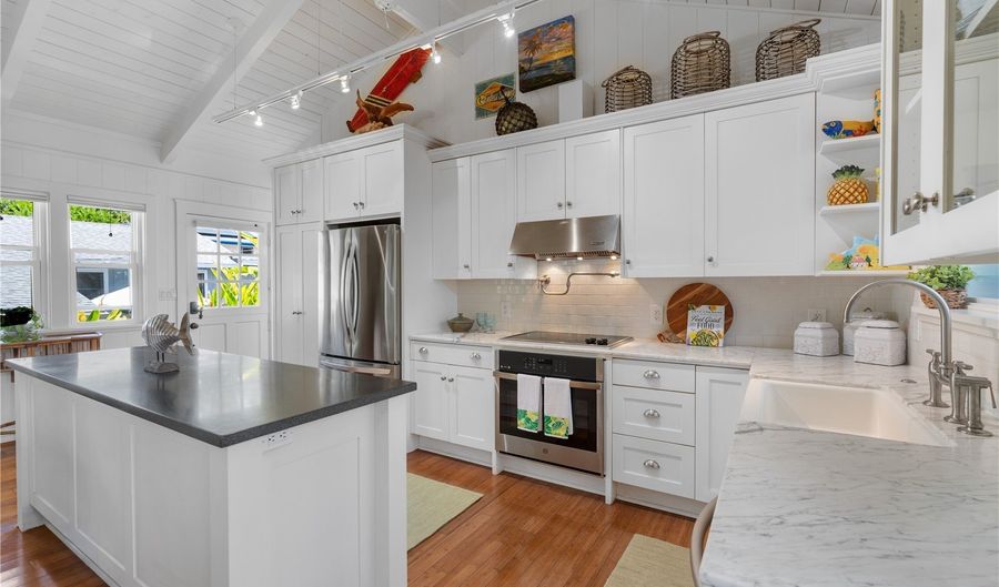 507 Kawailoa Rd B, Kailua, HI 96734 - 8 Beds, 6 Bath