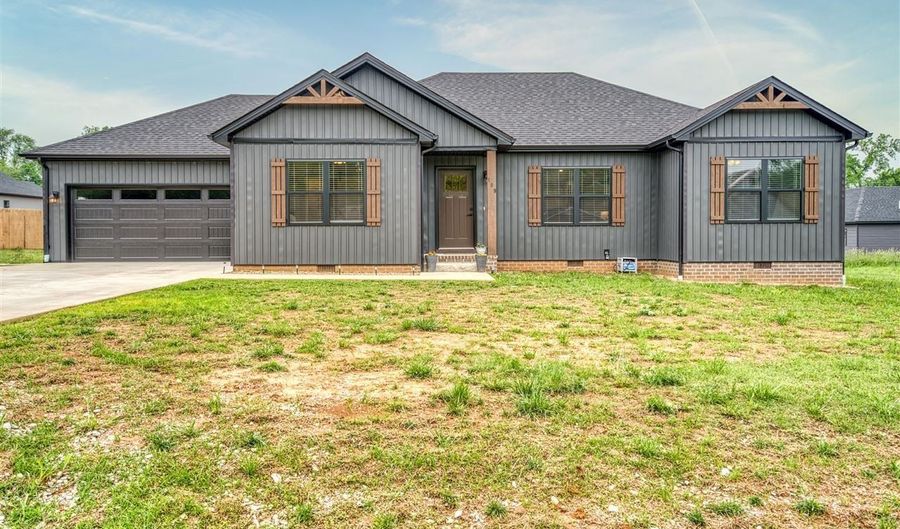 109 Rittenberry Dr, Auburn, KY 42206 - 3 Beds, 2 Bath