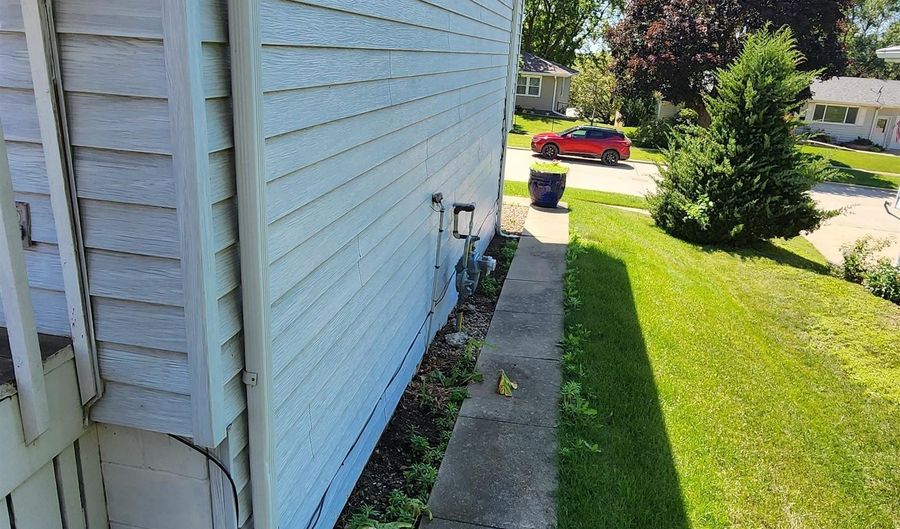 2110 Oak St, Atlantic, IA 50022 - 3 Beds, 2 Bath