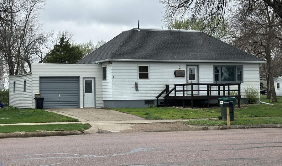 303 N 2nd Ave, Woonsocket, SD 57385 - 2 Beds, 0 Bath