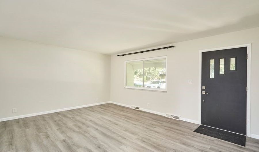432 Mackinaw Ave, Fairlawn, OH 44333 - 3 Beds, 2 Bath