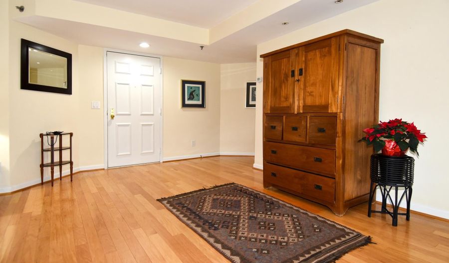 5450 WHITLEY PARK Ter 212, Bethesda, MD 20814 - 3 Beds, 3 Bath