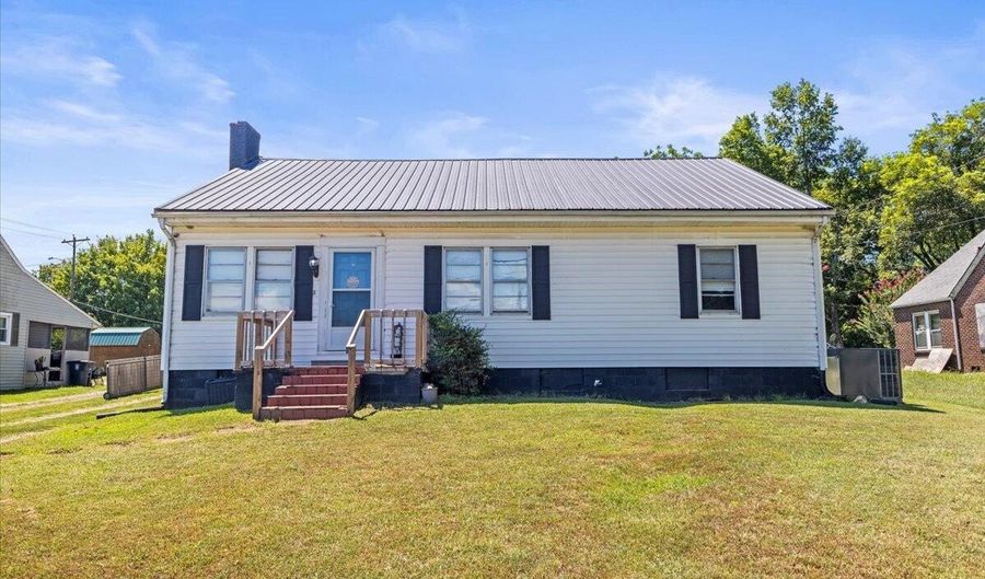 112 S Hill St, Athens, TN 37303 - 3 Beds, 2 Bath