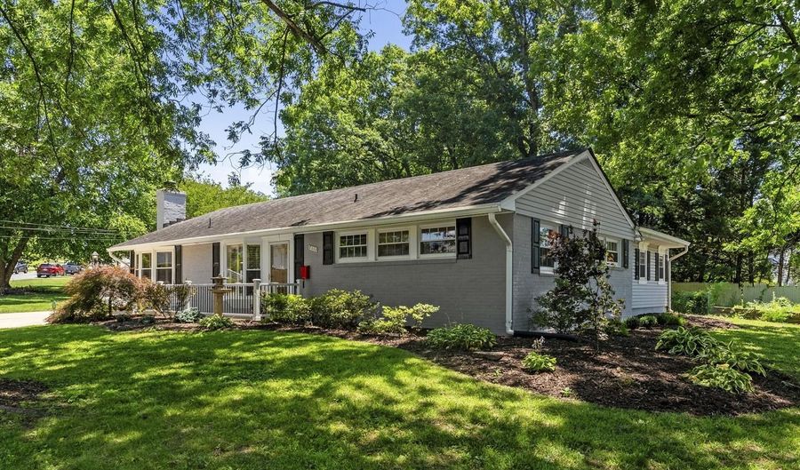7111 CINDY Ln, Annandale, VA 22003 - 4 Beds, 2 Bath