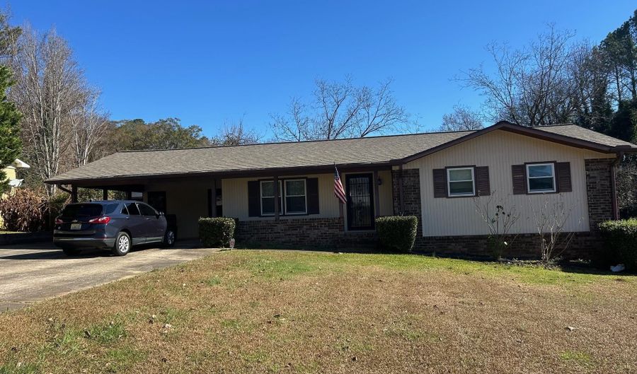 4027 DIX St, Anniston, AL 36201 - 3 Beds, 2 Bath