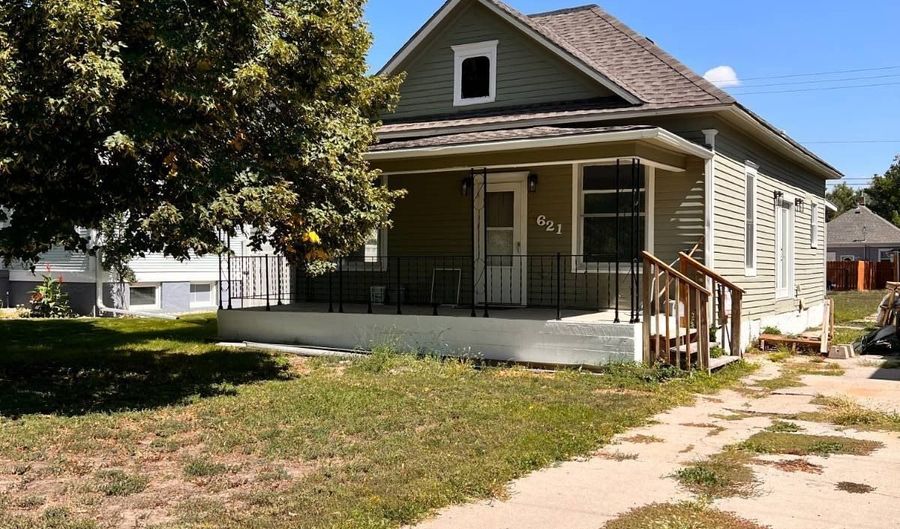 621 Emerson Ave, Alliance, NE 69301 - 3 Beds, 1 Bath