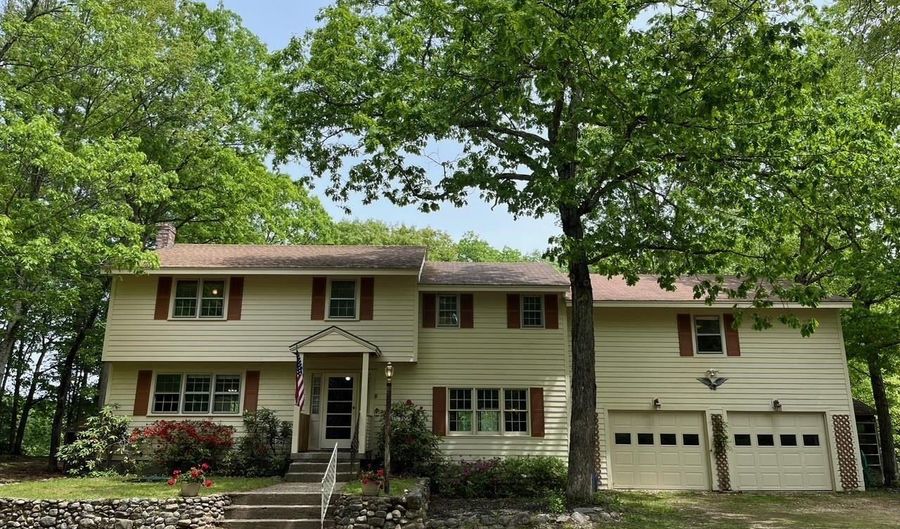 209 Mallego Rd, Barrington, NH 03825 - 4 Beds, 2 Bath