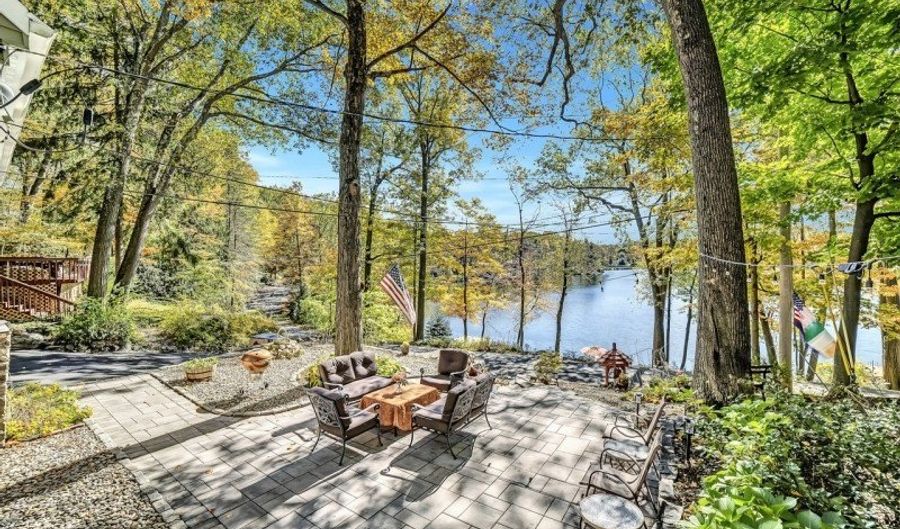 51 Lakeside Dr, Alloway, NJ 07422 - 3 Beds, 2 Bath