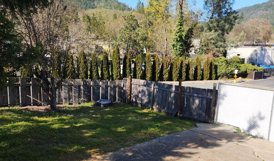 2315 NW Highland Ave, Grants Pass, OR 97526 - 3 Beds, 2 Bath