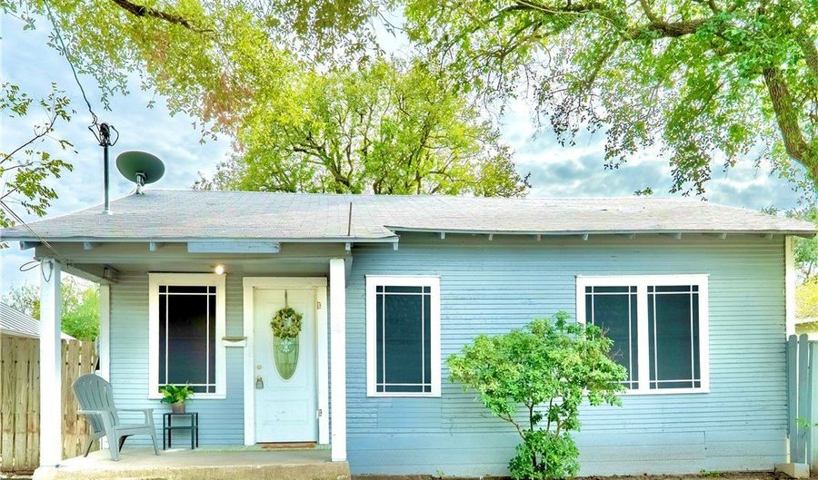 504 E 5th St, Alice, TX 78332 - 2 Beds, 1 Bath