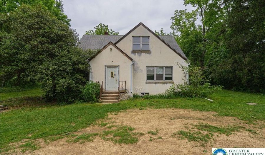 79 Mountain Lake Rd, Belvidere, NJ 07823 - 4 Beds, 2 Bath