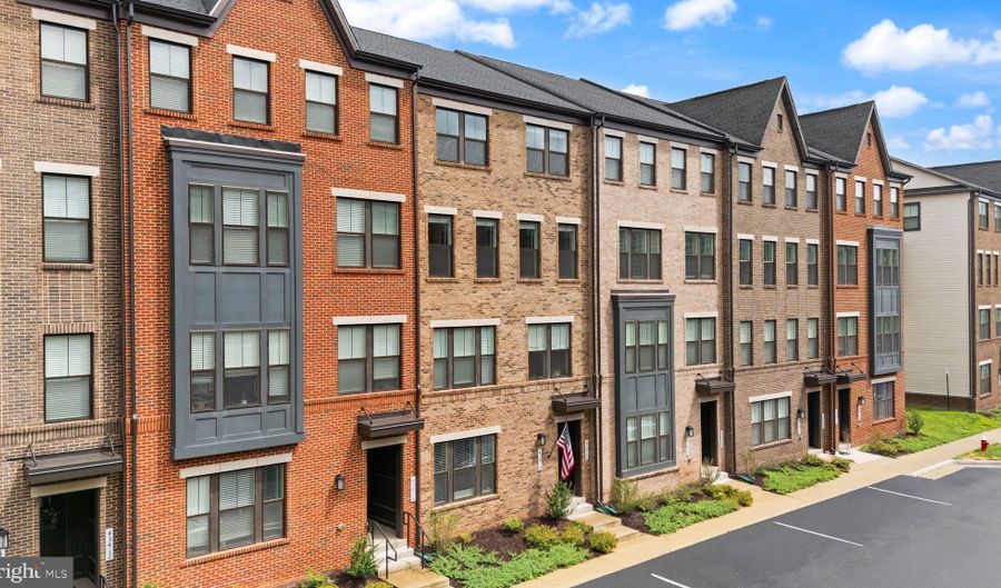 43420 STONEWOOD CROSSING Ter, Ashburn, VA 20148 - 3 Beds, 3 Bath
