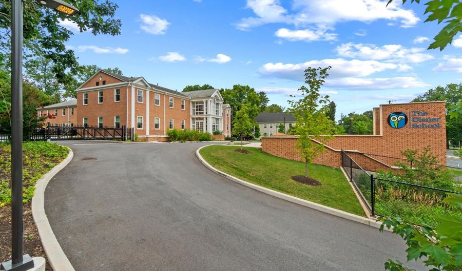 9300 OLD GEORGETOWN Rd, Bethesda, MD 20814 - 5 Beds, 6 Bath