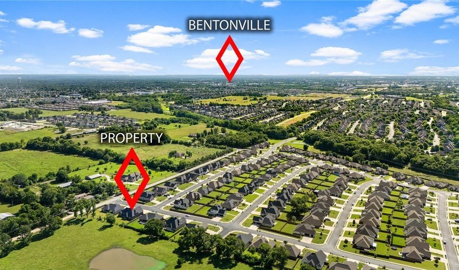 1010 Huntleigh Dr, Bentonville, AR 72713 - 4 Beds, 3 Bath