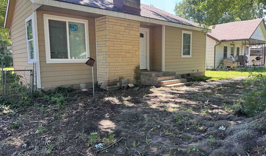 1120 N C St, Arkansas City, KS 67005 - 2 Beds, 1 Bath