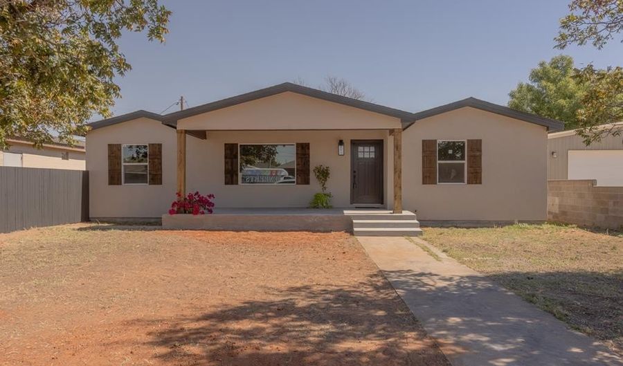 708 NW 8th St, Andrews, TX 79714 - 3 Beds, 2 Bath