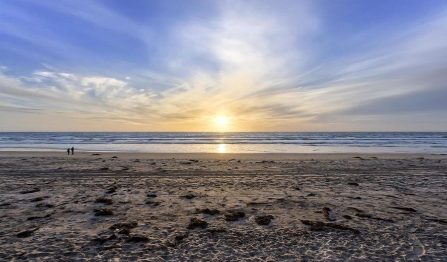 219 24th St, Del Mar, CA 92014 - 2 Beds, 2 Bath
