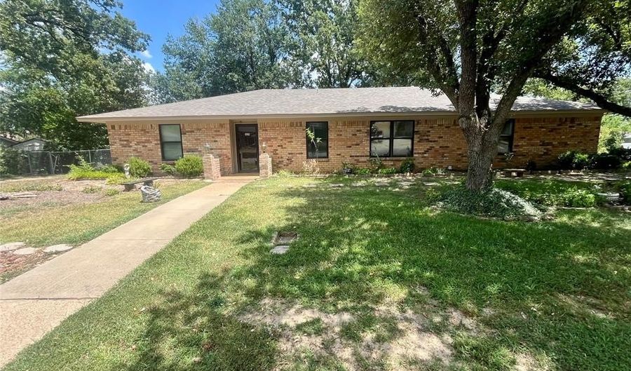 329 Azalea Dr, Sulphur Springs, TX 75482 - 3 Beds, 2 Bath