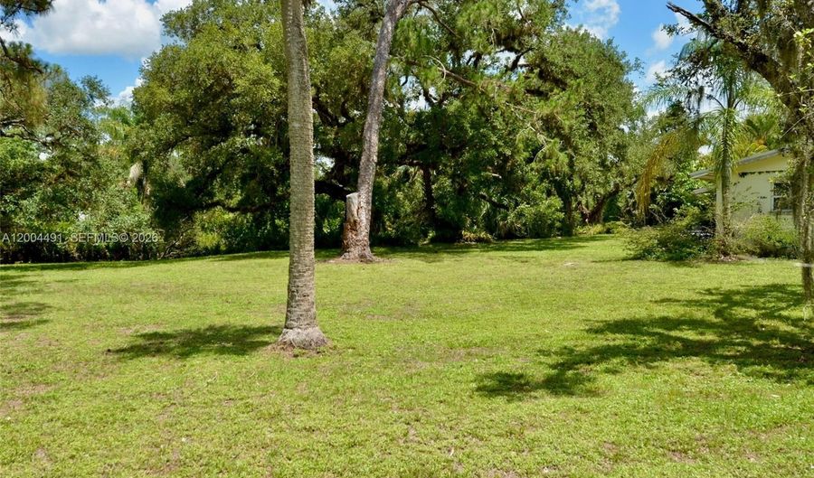 18220 Elmwood Dr, Alva, FL 33920 - 5 Beds, 3 Bath